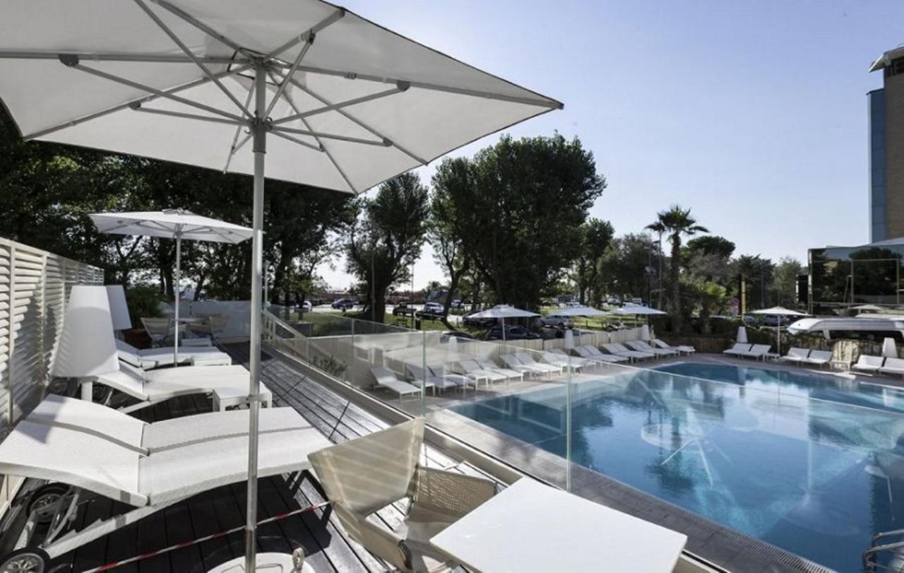 Hotel Sporting Rimini Bagian luar foto