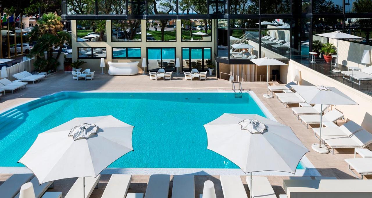 Hotel Sporting Rimini Bagian luar foto