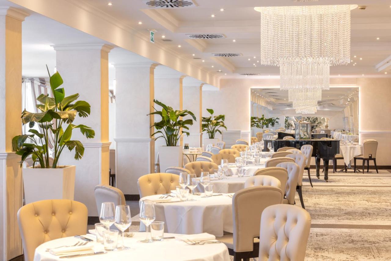Hotel Sporting Rimini Bagian luar foto