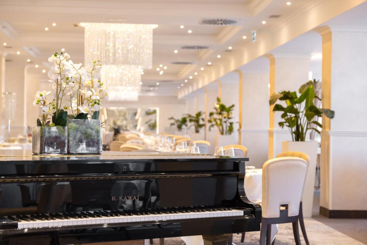 Hotel Sporting Rimini Bagian luar foto