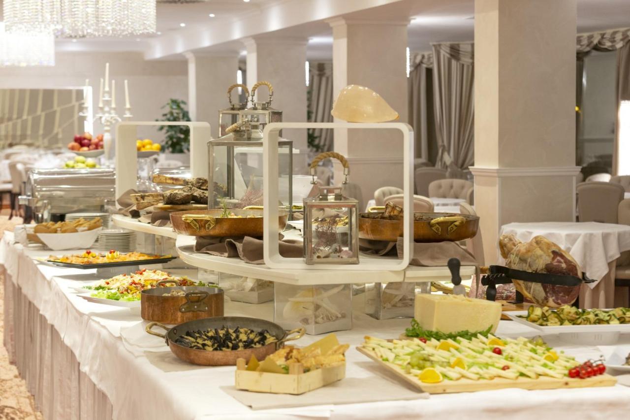 Hotel Sporting Rimini Bagian luar foto