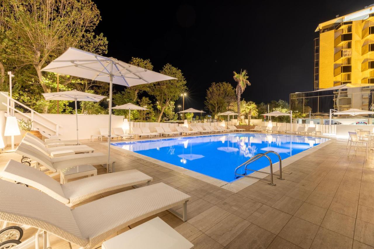 Hotel Sporting Rimini Bagian luar foto