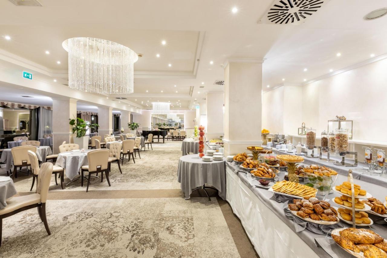Hotel Sporting Rimini Bagian luar foto