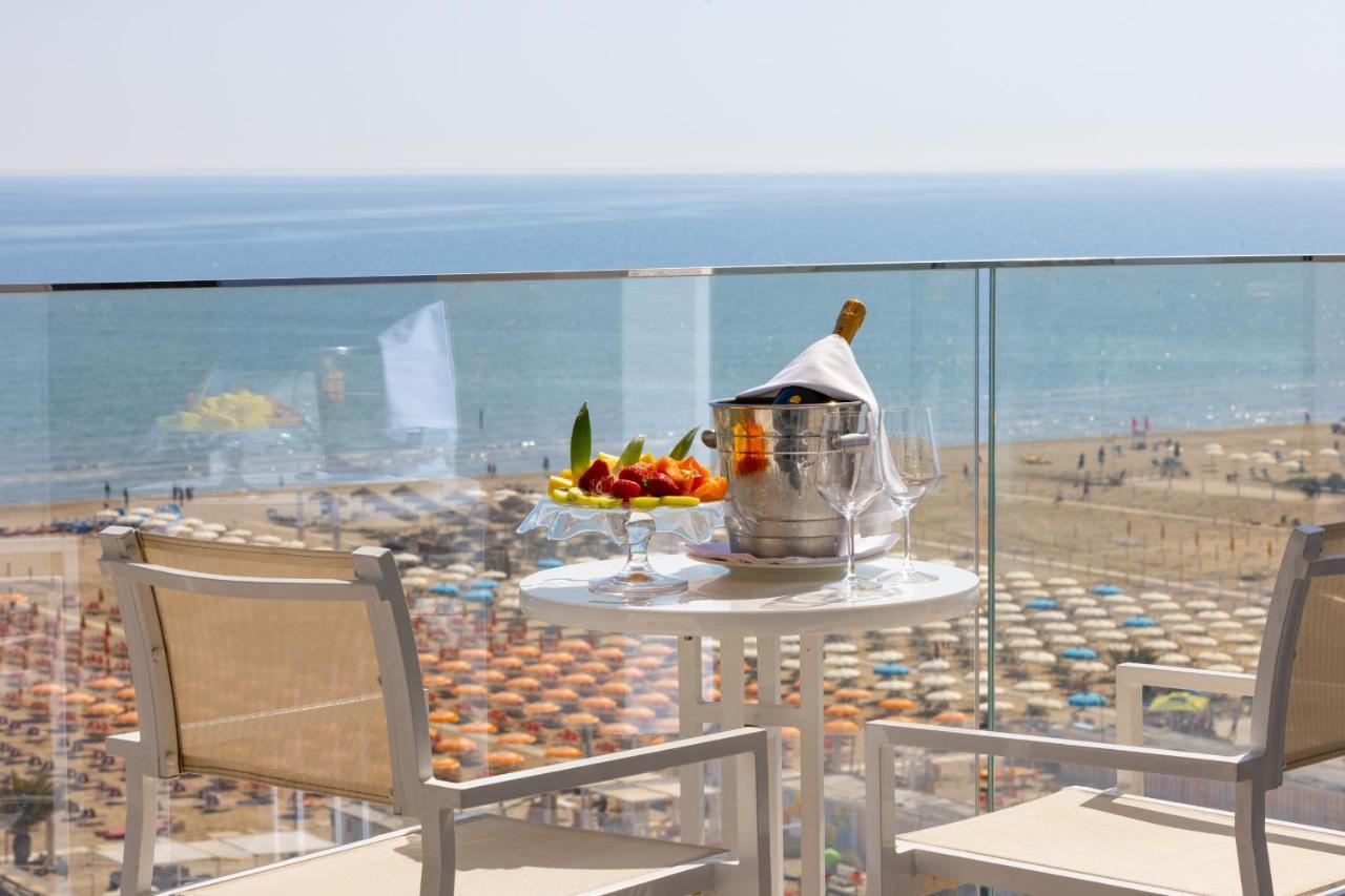 Hotel Sporting Rimini Bagian luar foto