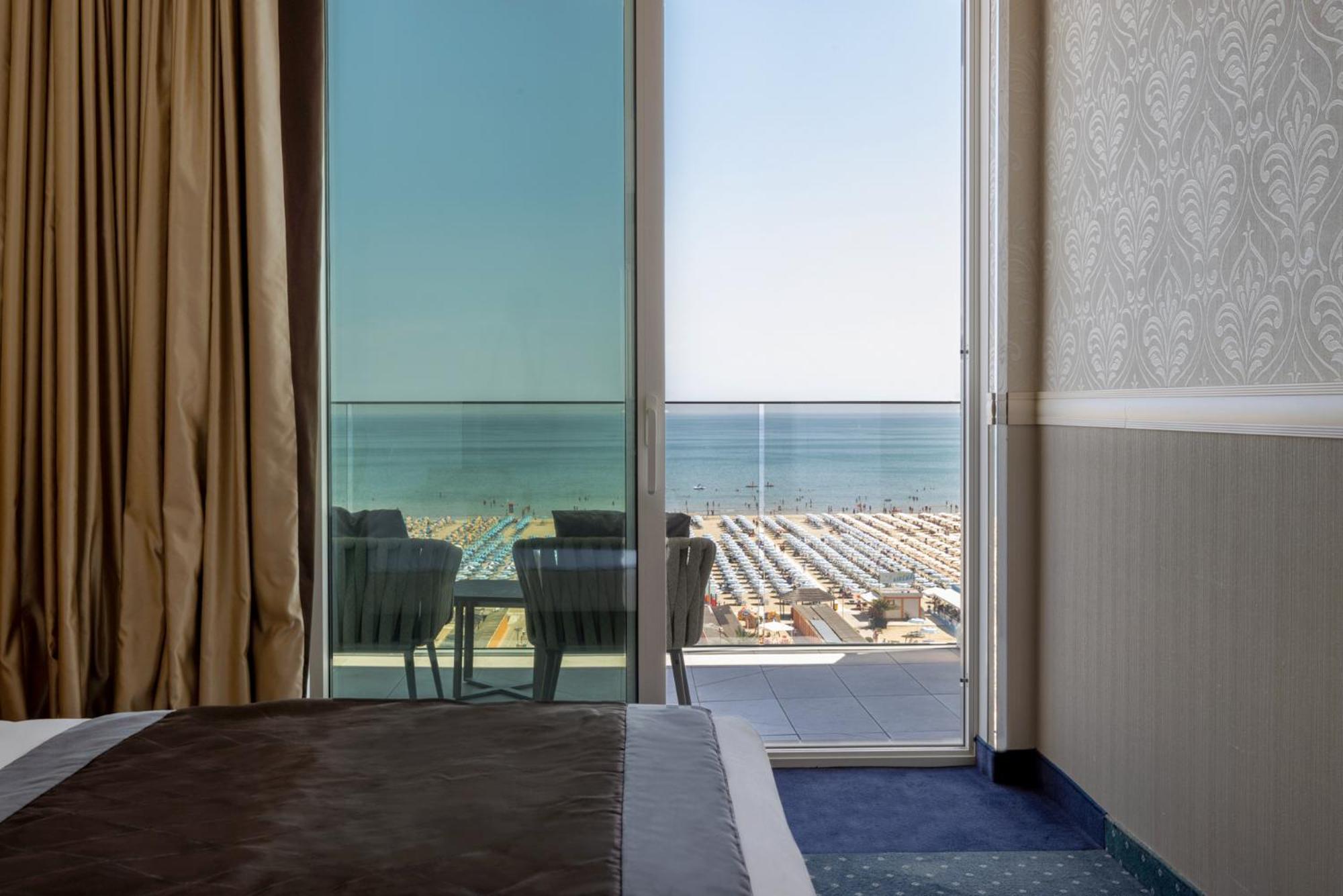 Hotel Sporting Rimini Bagian luar foto