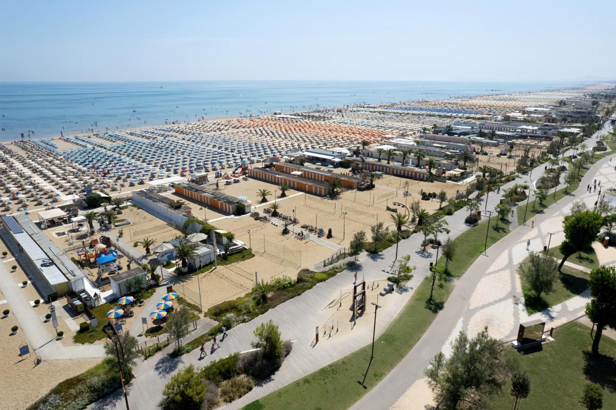 Hotel Sporting Rimini Bagian luar foto