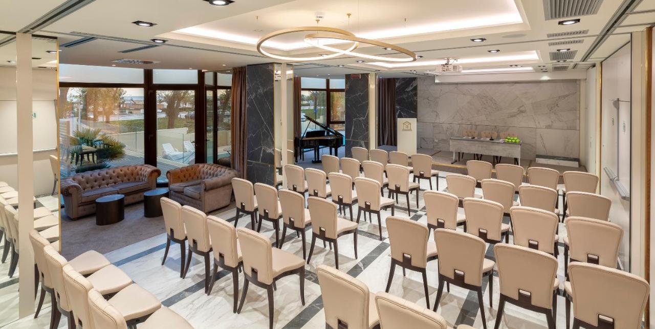 Hotel Sporting Rimini Bagian luar foto